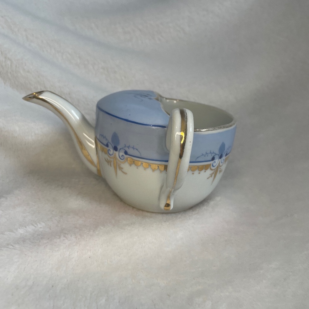 Invalid feeder cup
